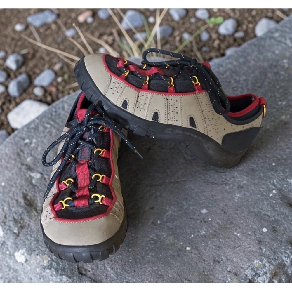 COLUMBIA Mens Red, Navy & Tan Suede Water Shoes Snake River Trainer Size 8.5
